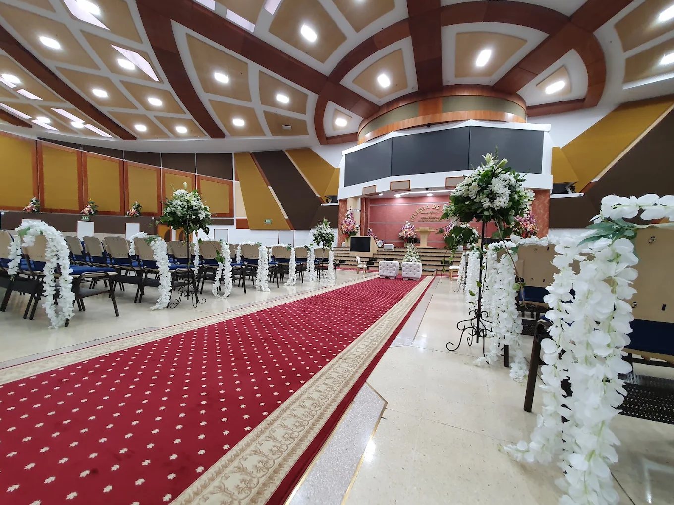 Pasillo decorado para la ceremonia